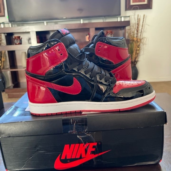 Jordan 1s high patent leather red and black - Picture 1 of 2